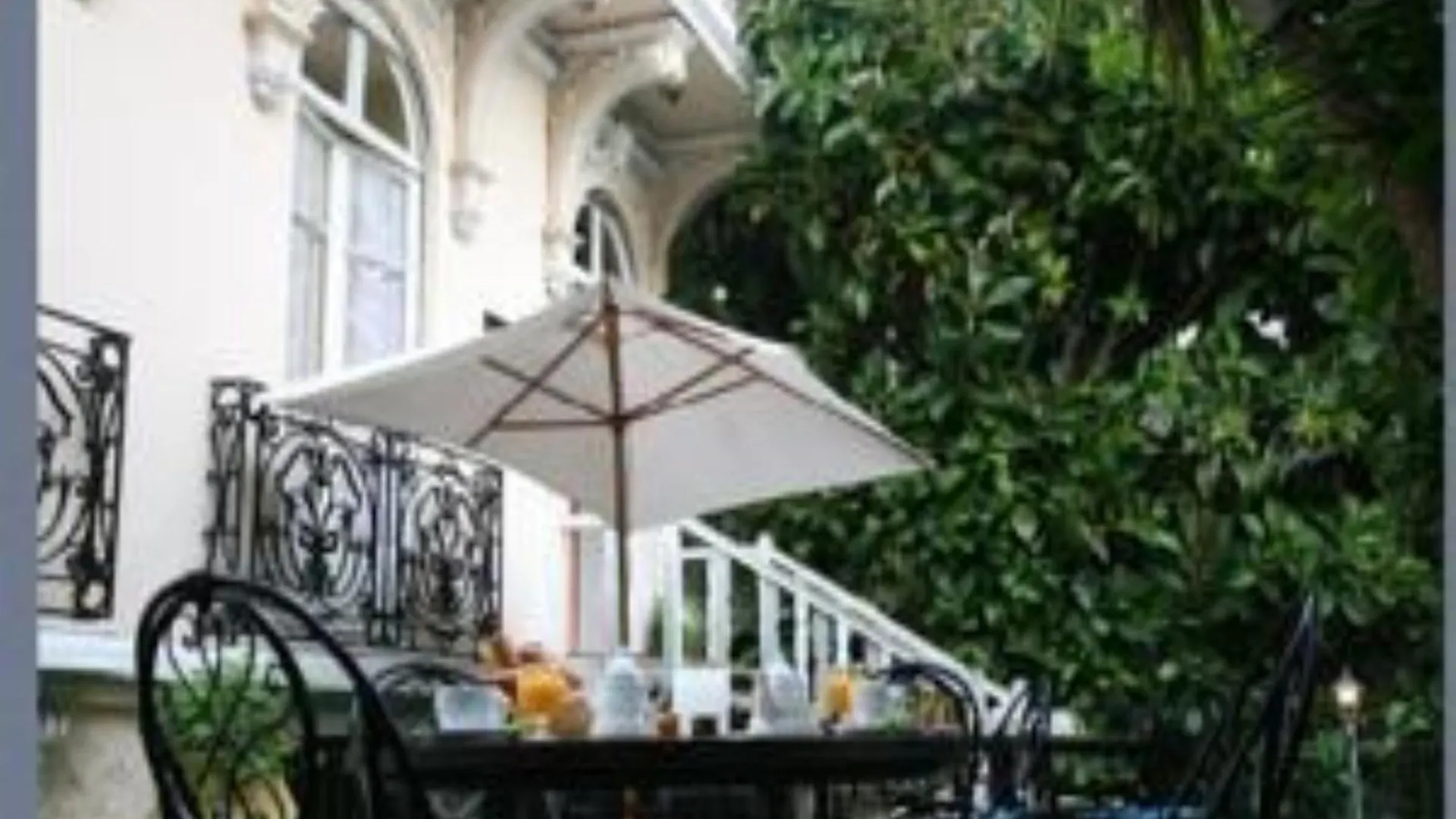 Villa Eden Nice 2*,  France